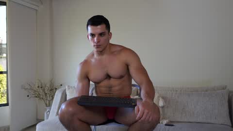 Snapshot of maximohoot chatting on January 18, 2025, 9:02 pm Sebastian online show from January 18, 2025, 9:02 pm