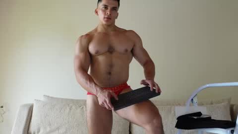 Snapshot of maximohoot chatting on February 20, 2025, 7:41 pm Sebastian online show from February 20, 2025, 7:41 pm