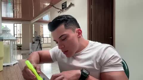 Snapshot of maximohoot chatting on February 26, 2025, 6:00 pm Sebastian online show from February 26, 2025, 6:00 pm