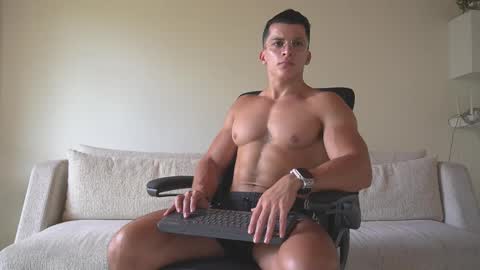 Snapshot of maximohoot chatting on September 16, 2025, 6:09 pm Sebastian online show from September 16, 2025, 6:09 pm