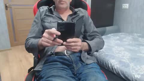 maximus3334 online show from November 3, 2025, 1:12 pm