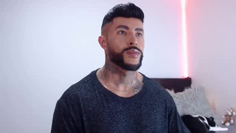 Independent Model online show from October 21, 2025, 3:40 am