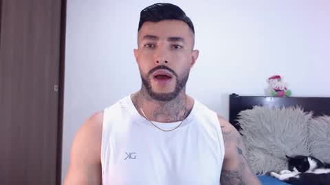 Independent Model online show from December 3, 2025, 4:42 am