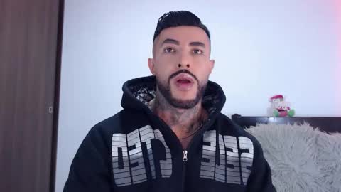 Independent Model online show from December 4, 2025, 1:59 am