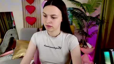 Snapshot of maxincarroll chatting on June 18, 2026, 10:09 am MaxinCarroll online show from June 18, 2026, 10:09 am