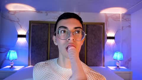 Snapshot of maxirogers chatting on December 12, 2024, 8:25 am Maxi Rogers online show from December 12, 2024, 8:25 am