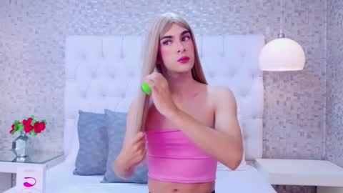 Maxi Rogerss online show from October 10, 2025, 11:42 am