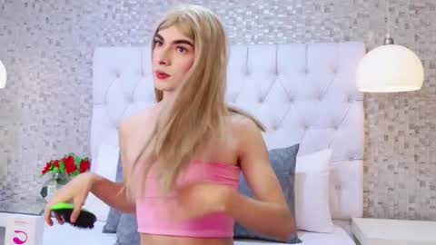 Maxi Rogerss online show from October 18, 2025, 11:33 am