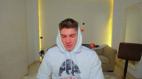 MaxKaiden online show from October 27, 2025, 5:55 am