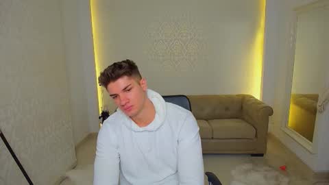 MaxKaiden online show from November 5, 2025, 5:51 am