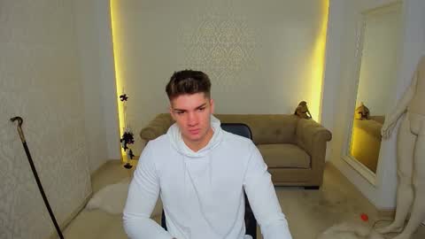 MaxKaiden online show from November 12, 2025, 5:41 am