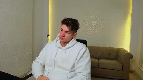 MaxKaiden online show from November 23, 2025, 5:29 am