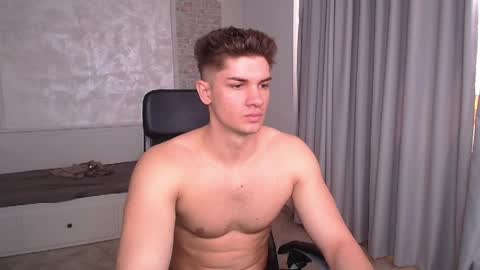 MaxKaiden online show from April 6, 2026, 9:32 am