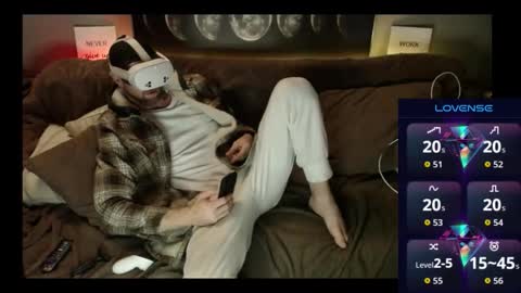 MaxRouger online show from November 7, 2025, 12:27 pm