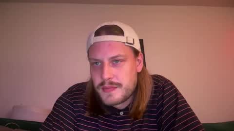 Snapshot of maxwatts95 chatting on October 14, 2025, 2:56 am Max Watts online show from October 14, 2025, 2:56 am