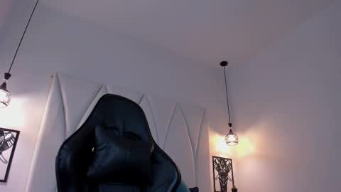 MAX online show from February 19, 2025, 7:38 pm