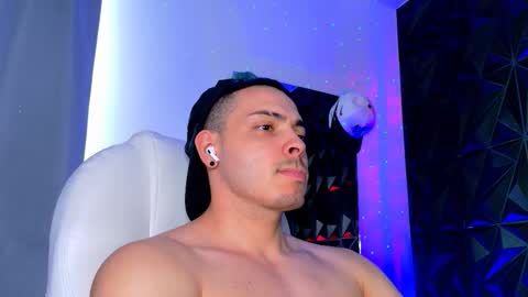 Snapshot of maxwell_dupont chatting on January 14, 2026, 9:42 pm MAX online show from January 14, 2026, 9:42 pm