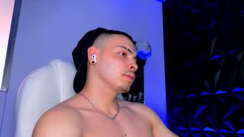 Snapshot of maxwell_dupont chatting on January 17, 2026, 11:19 pm MAX online show from January 17, 2026, 11:19 pm