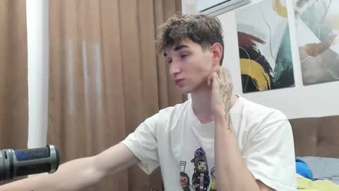 Snapshot of maxwellchik chatting on October 3, 2025, 1:30 pm maxwellchik online show from October 3, 2025, 1:30 pm