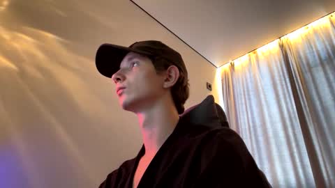 Snapshot of maxxxblaze_35 chatting on September 18, 2025, 4:47 am Max online show from September 18, 2025, 4:47 am