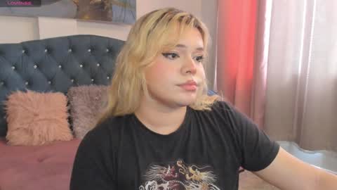 Maxine Minx online show from February 4, 2025, 2:43 pm