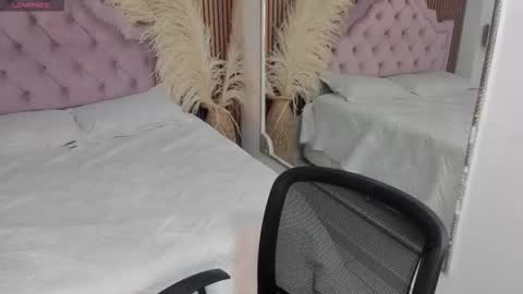 Maxine Minx online show from December 17, 2025, 11:00 pm