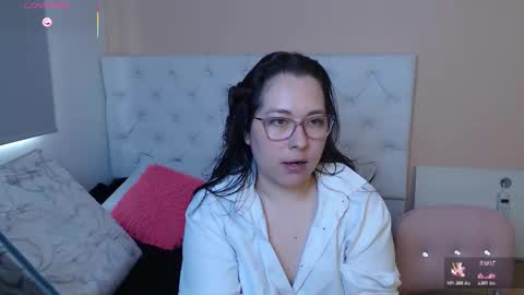 Snapshot of may_bloom chatting on January 6, 2026, 7:39 pm May online show from January 6, 2026, 7:39 pm