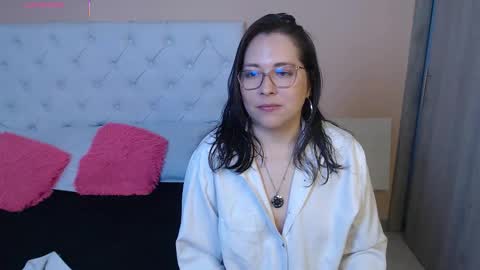 Snapshot of may_bloom chatting on January 7, 2026, 6:21 pm May online show from January 7, 2026, 6:21 pm