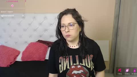 Snapshot of may_bloom chatting on January 8, 2026, 6:32 pm May online show from January 8, 2026, 6:32 pm