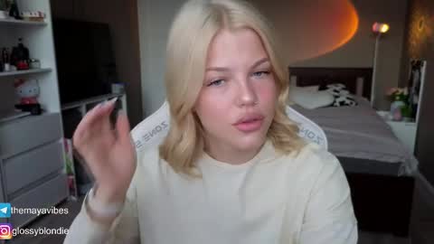 Maya online show from April 19, 2026, 3:28 am