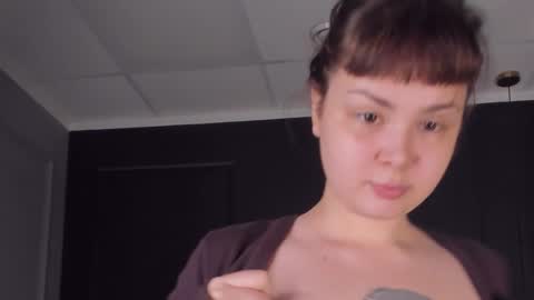 Woman online show from December 19, 2025, 2:02 pm