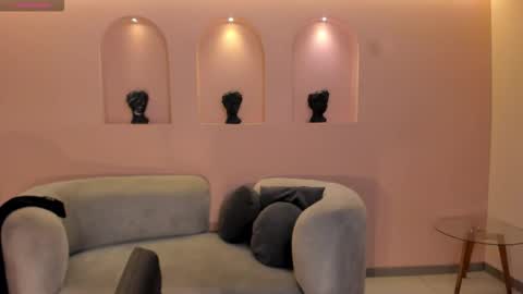 M A Y A    H O F F M A N online show from December 19, 2025, 1:51 pm