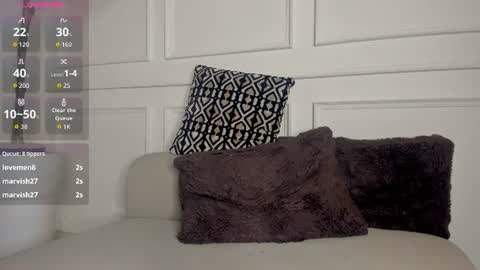 mayalee_ online show from June 18, 2026, 9:14 am