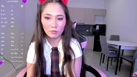 Mia online show from March 19, 2026, 2:32 pm