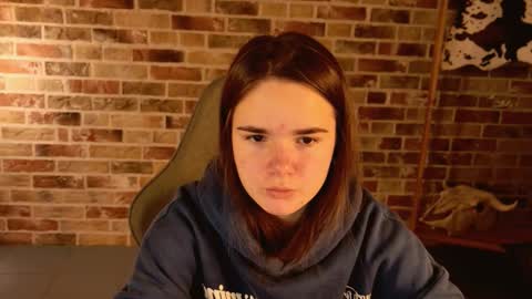 maybloom_ online show from November 21, 2025, 5:39 am