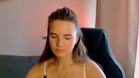 maybloom_ online show from July 10, 2026, 7:34 am