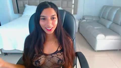 Snapshot of maydivaxox chatting on August 3, 2026, 7:50 pm MAYA online show from August 3, 2026, 7:50 pm