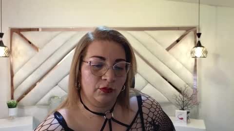 Mailyn online show from February 17, 2025, 7:42 pm