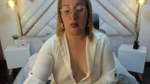 Mailyn online show from March 8, 2025, 1:50 am