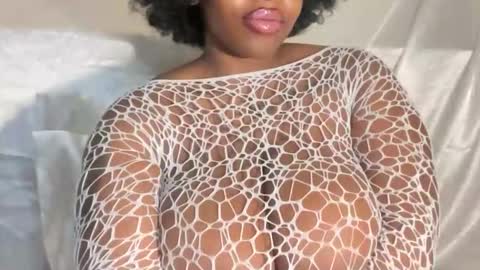 mayluvsu online show from February 17, 2026, 5:15 am