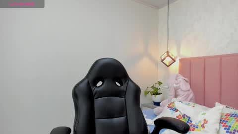 Snapshot of mayroberts chatting on January 11, 2025, 12:18 pm MAY online show from January 11, 2025, 12:18 pm