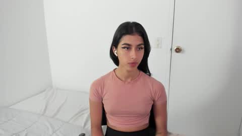 mazikeen_18 online show from November 13, 2025, 1:21 pm