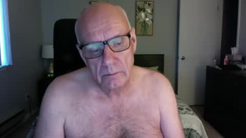 Snapshot of mclis60 chatting on October 9, 2025, 10:30 pm mclis60 online show from October 9, 2025, 10:30 pm