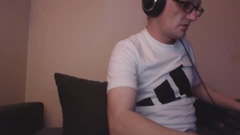 Mike online show from November 14, 2025, 9:02 pm