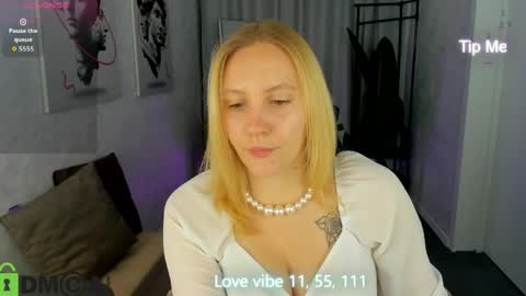 Snapshot of me1issa_bell chatting on June 2, 2026, 1:07 am Melissa online show from June 2, 2026, 1:07 am