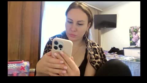 Snapshot of meadoweyes_ chatting on October 13, 2025, 2:06 pm meadoweyes_ online show from October 13, 2025, 2:06 pm