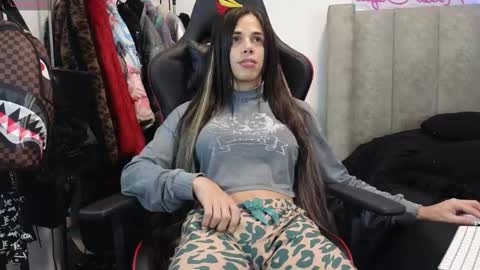 Snapshot of meclarityxxx chatting on December 28, 2024, 7:22 pm online show from December 28, 2024, 7:22 pm