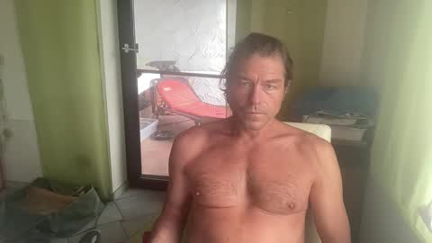 medeinoe online show from November 3, 2025, 1:23 pm