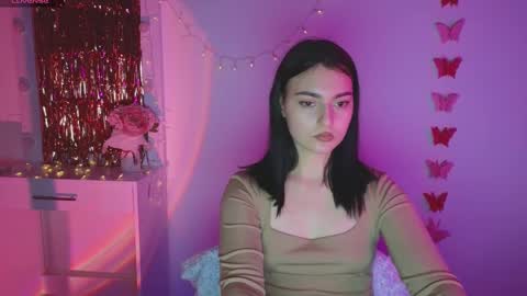 Snapshot of medina_andress chatting on March 5, 2025, 4:35 pm Dina online show from March 5, 2025, 4:35 pm