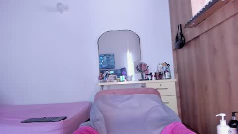 Snapshot of medussa13 chatting on June 10, 2026, 2:27 pm medussa13 online show from June 10, 2026, 2:27 pm